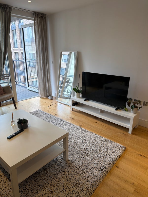 Room Plough Way in Greater London