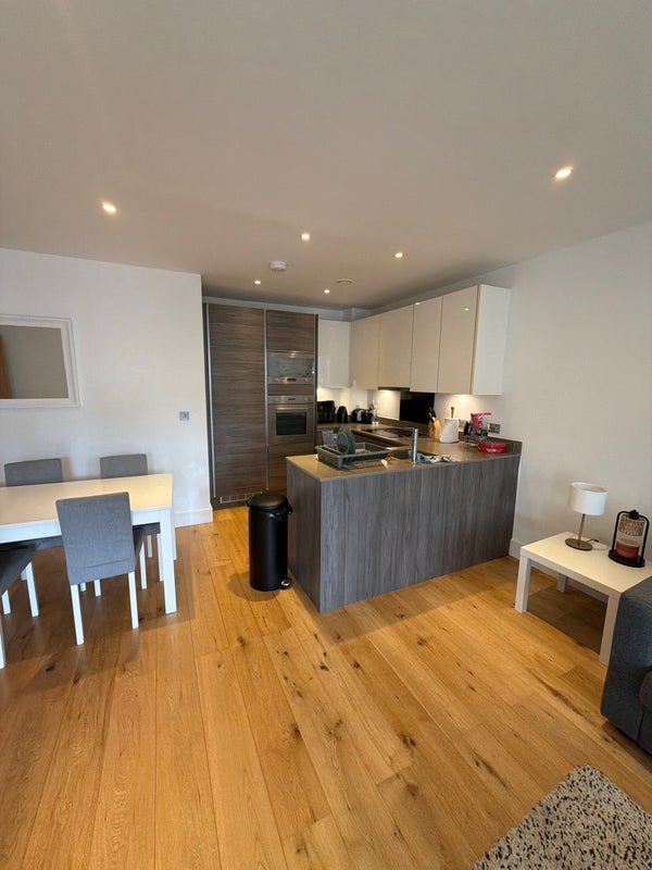 Room Plough Way in Greater London