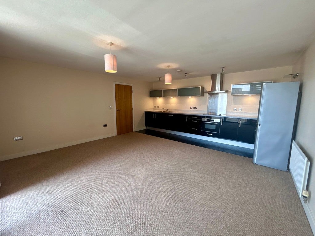 Flat Avebury Boulevard in Milton Keynes