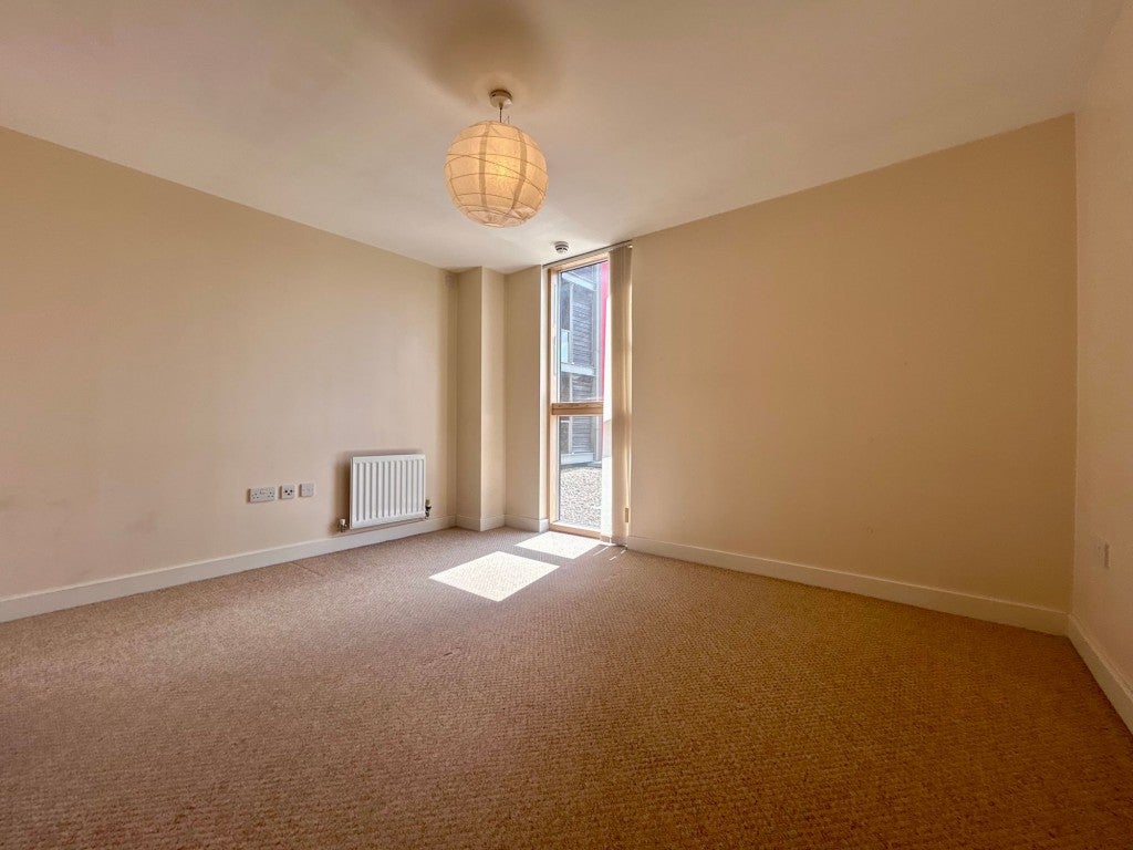 Flat Avebury Boulevard in Milton Keynes