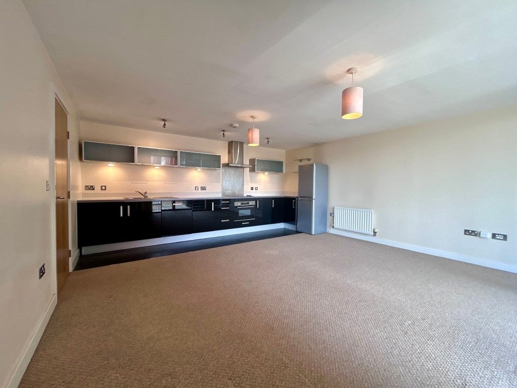 Flat Avebury Boulevard in Milton Keynes