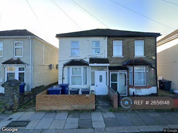 Flat Kingston Road in Greater London