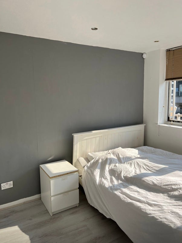 Room Warwick Road in Greater London