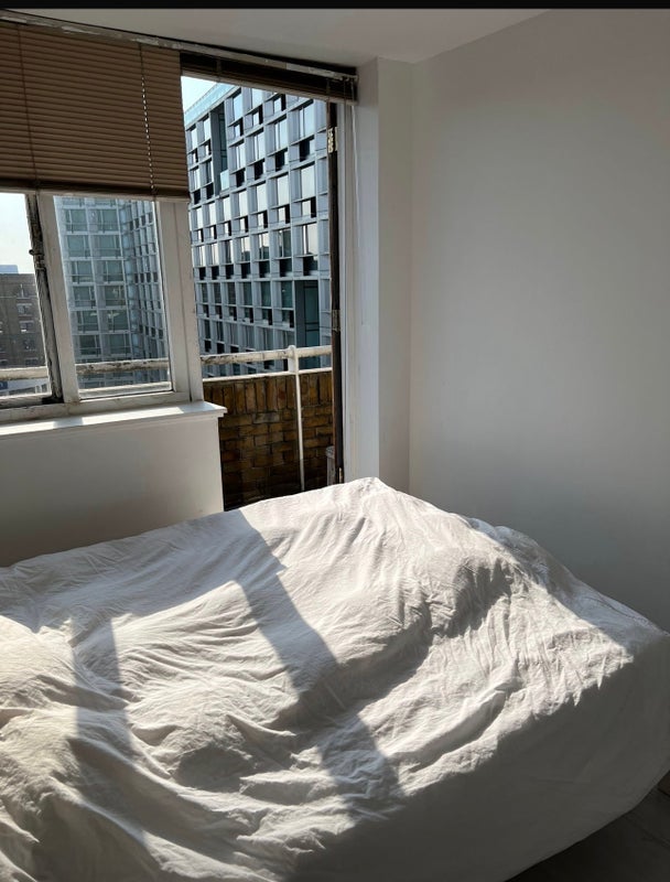 Room Warwick Road in Greater London