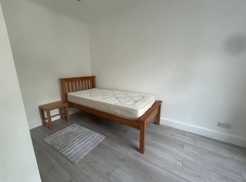Room Sandringham Gardens in Greater London