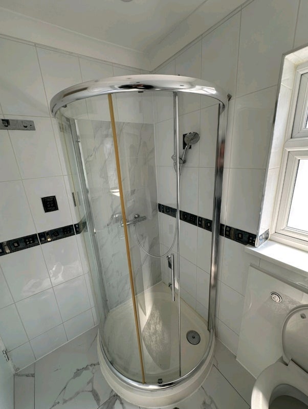 Room Sandringham Gardens in Greater London
