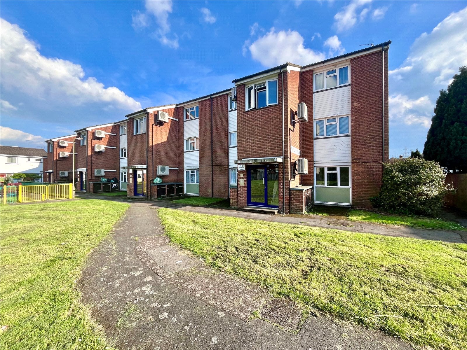 Flat Woking Road in Guildford