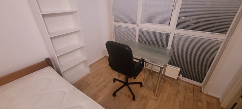 Room South Sea Street in Greater London