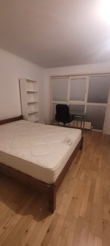 Room South Sea Street in Greater London