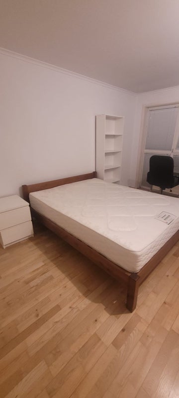 Room South Sea Street in Greater London