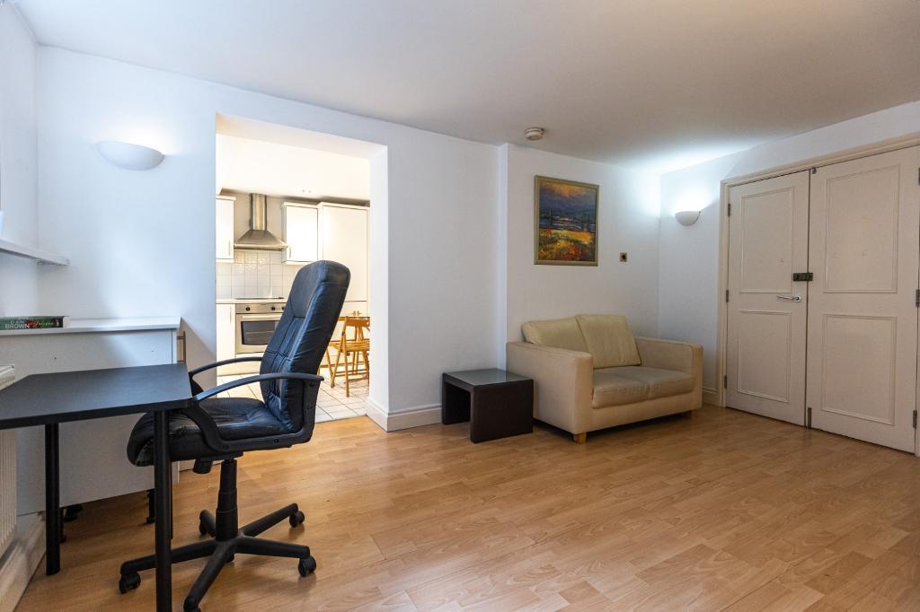 Flat Bishopsgate in City of London