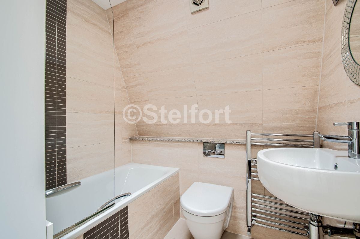 Flat Eversholt Street in Greater London