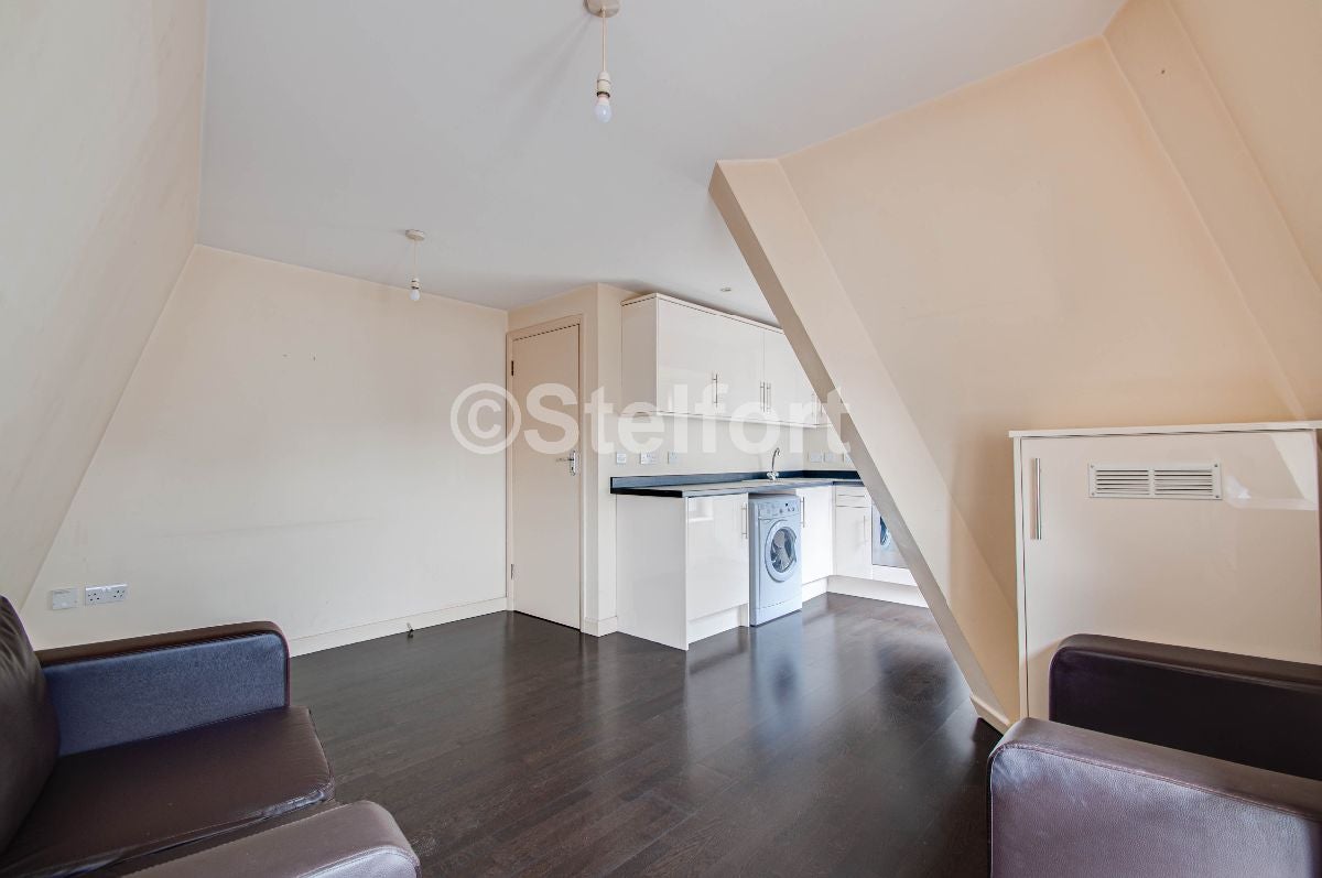 Flat Eversholt Street in Greater London