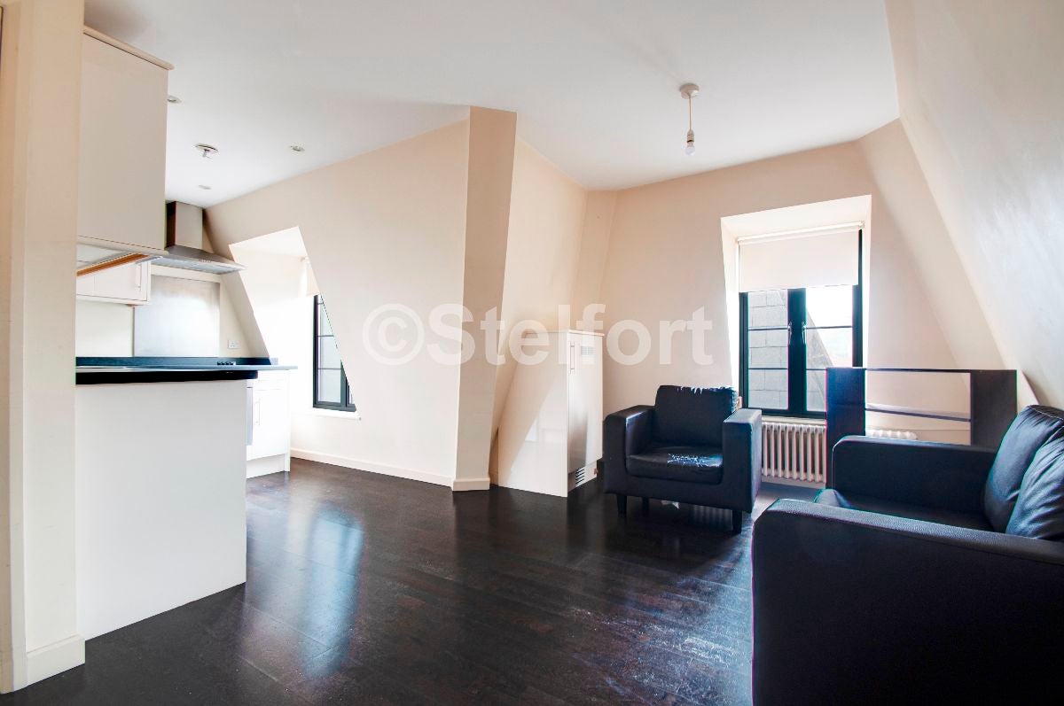 Flat Eversholt Street in Greater London