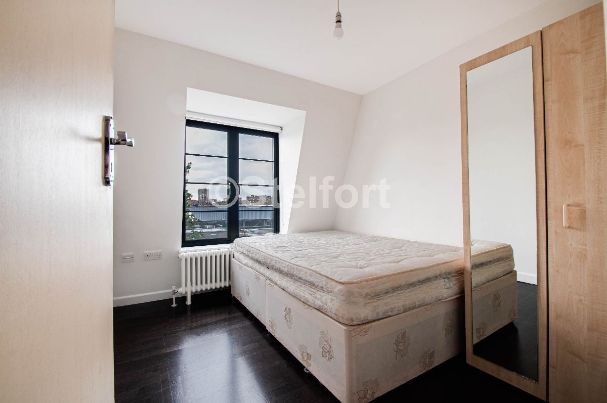 Flat Eversholt Street in Greater London