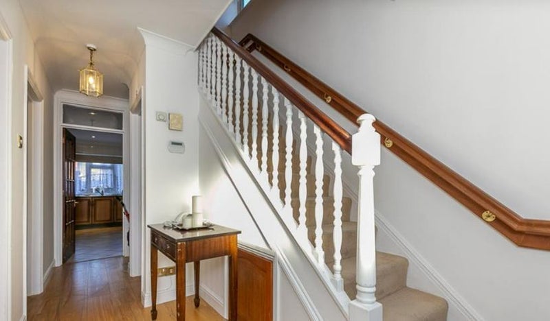 Room Western Avenue in Greater London