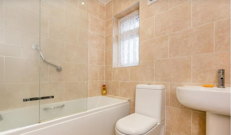 Room Western Avenue in Greater London