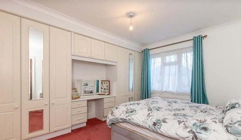 Room Western Avenue in Greater London