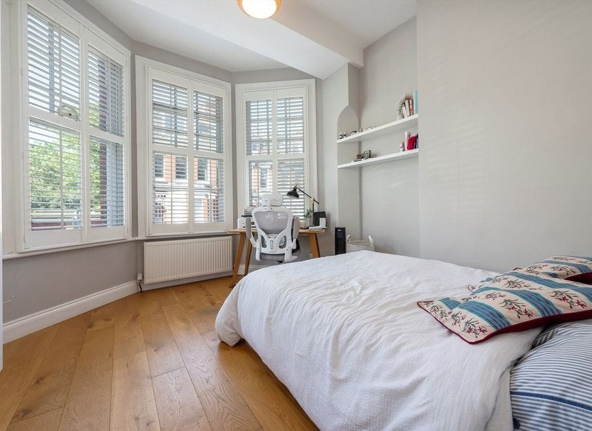 Flat Milton Avenue in Greater London