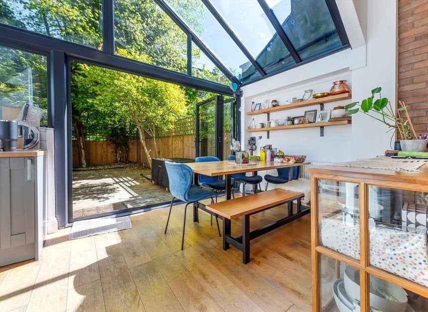 Flat Milton Avenue in Greater London