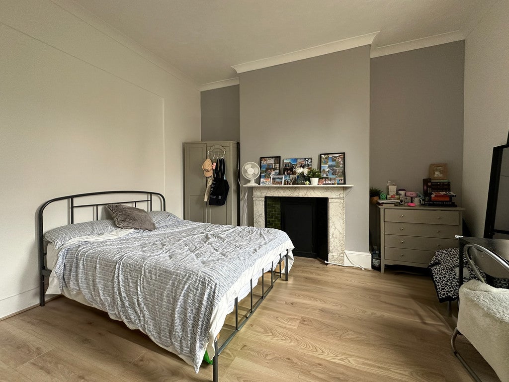 Room Hills Road in Cambridge