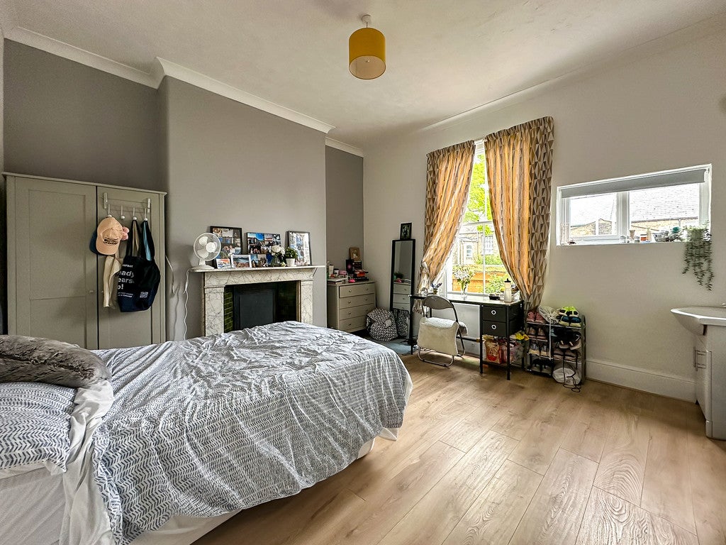 Room Hills Road in Cambridge