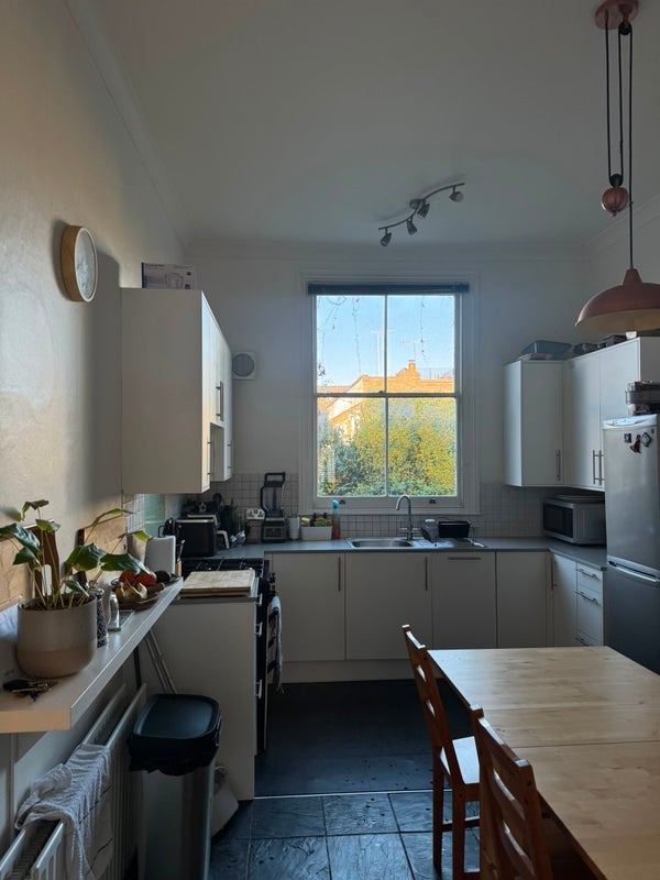 Room Berriman Road in Greater London