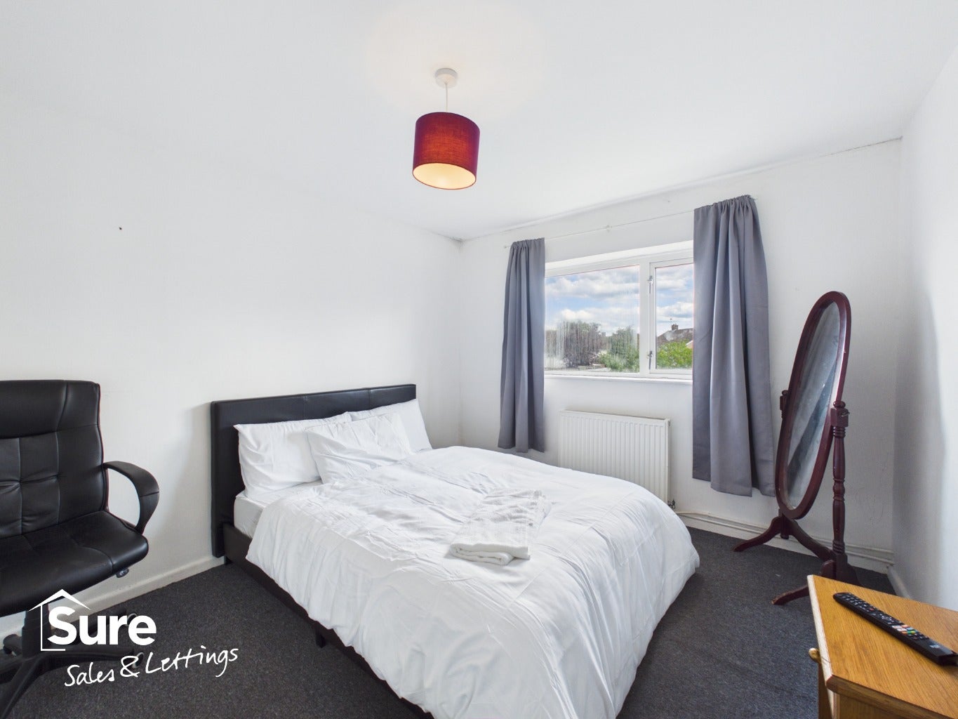 Room Warmark Road in Dacorum