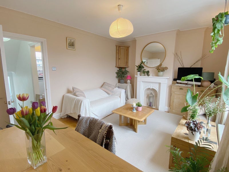 Room Mansfield Road in Greater London