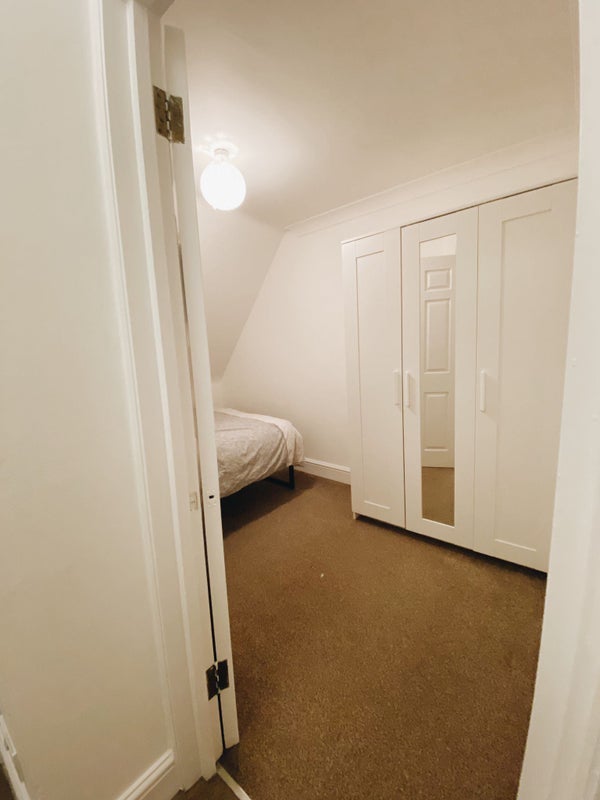 Room Mansfield Road in Greater London
