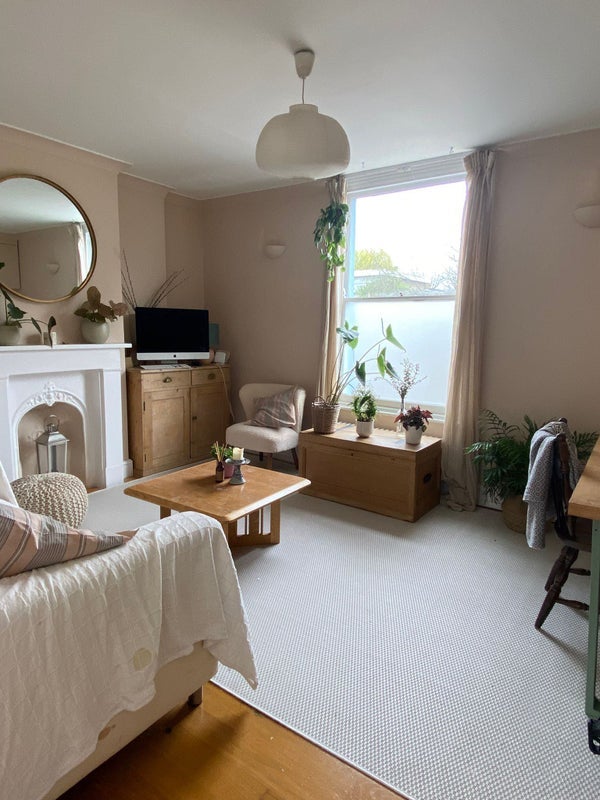 Room Mansfield Road in Greater London