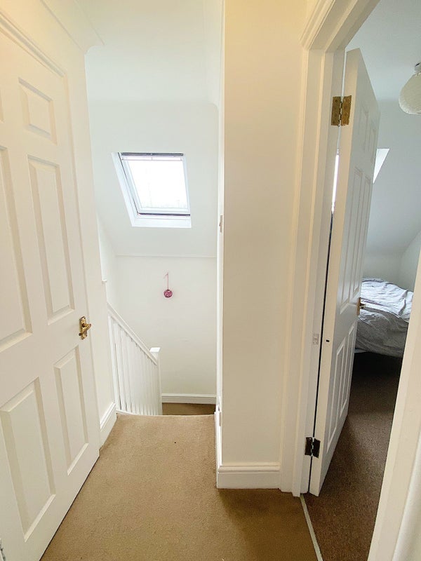 Room Mansfield Road in Greater London