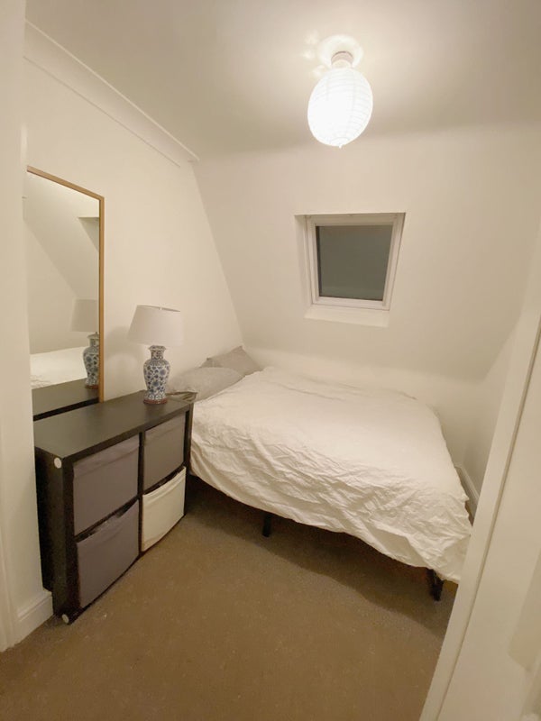 Room Mansfield Road in Greater London