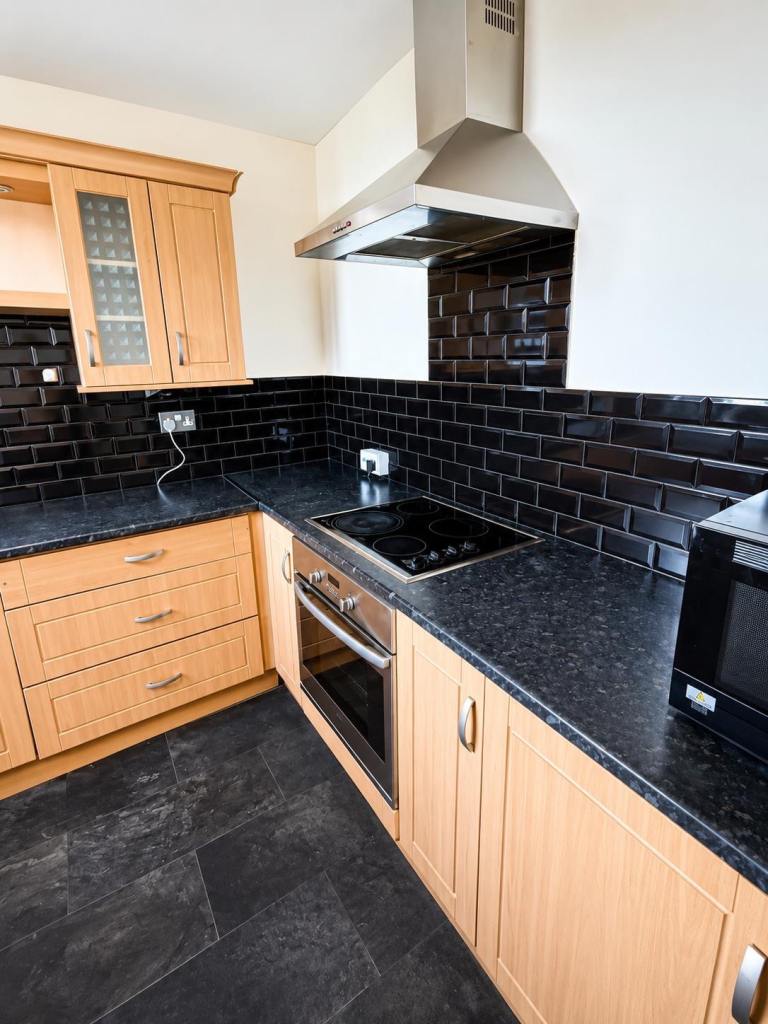 Room Seamount Road in Aberdeen City
