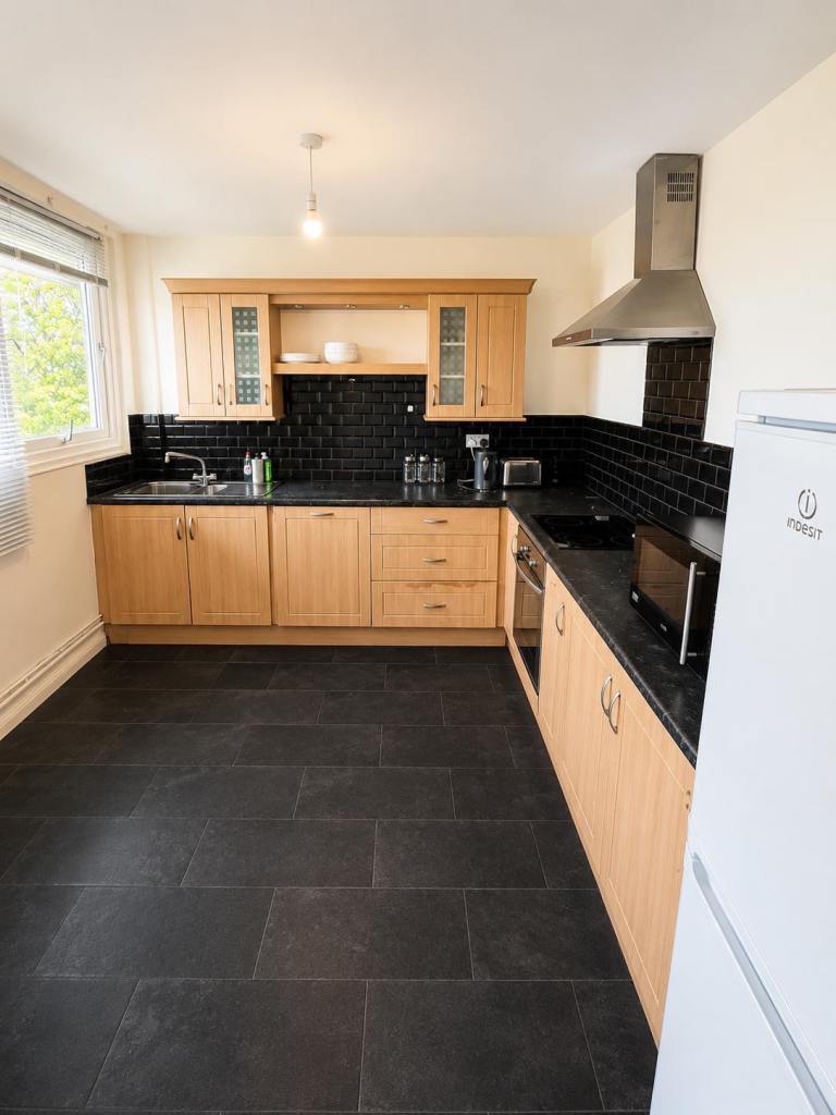 Room Seamount Road in Aberdeen City
