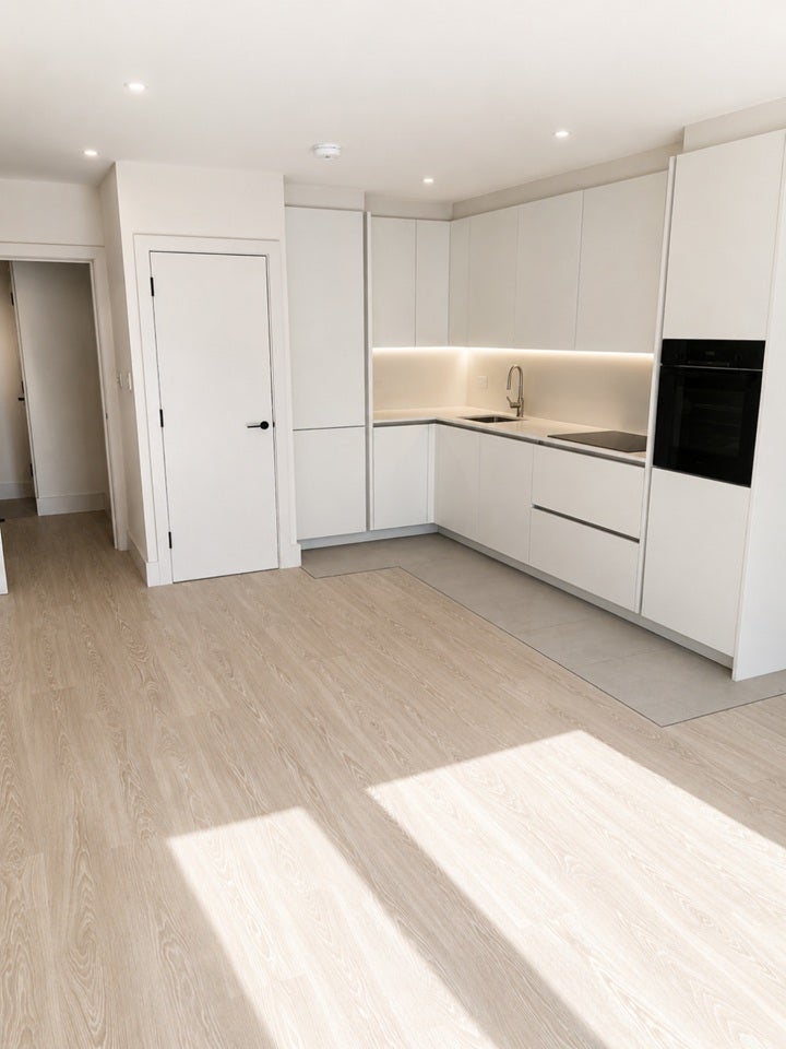 Flat Prince Edward Road in Greater London