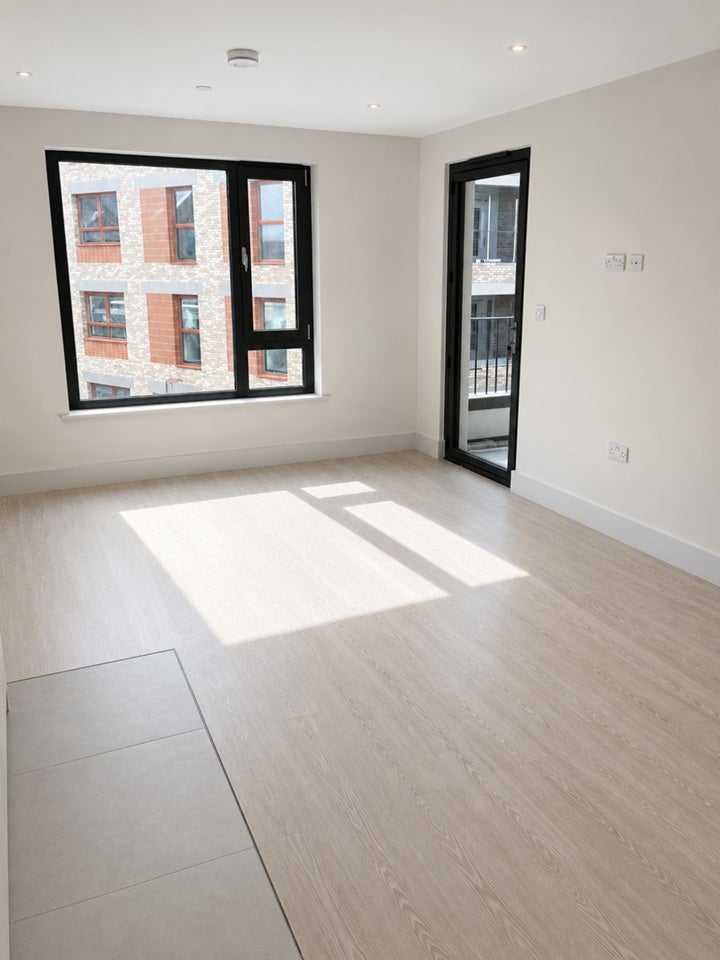 Flat Prince Edward Road in Greater London