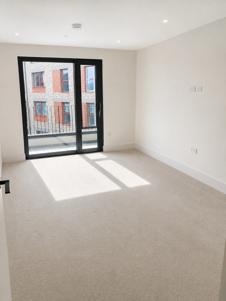 Flat Prince Edward Road in Greater London