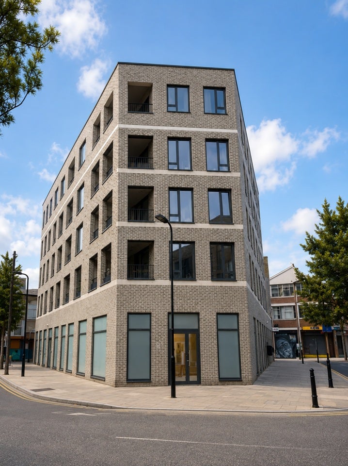 Flat Prince Edward Road in Greater London
