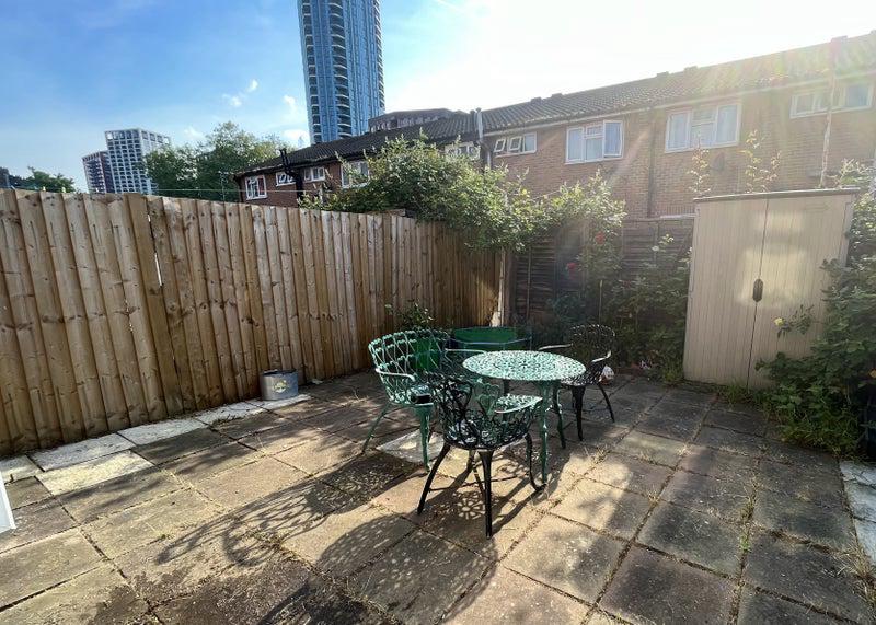 Room Clifton Road in Greater London