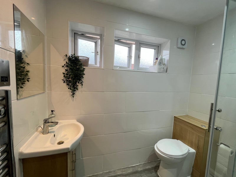 Room Clifton Road in Greater London