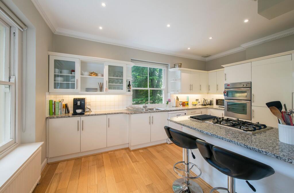 Flat Clifton Gardens in City of Westminster