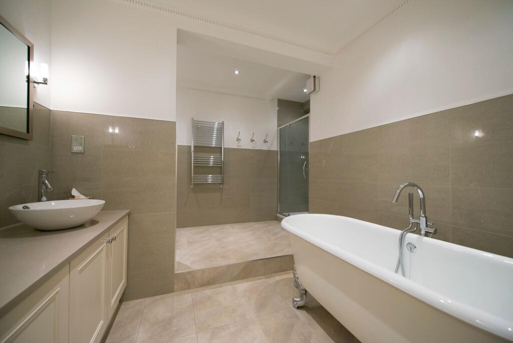 Flat Clifton Gardens in City of Westminster