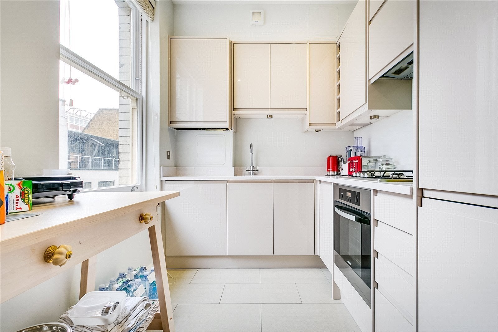 Flat Adeline Place in Greater London