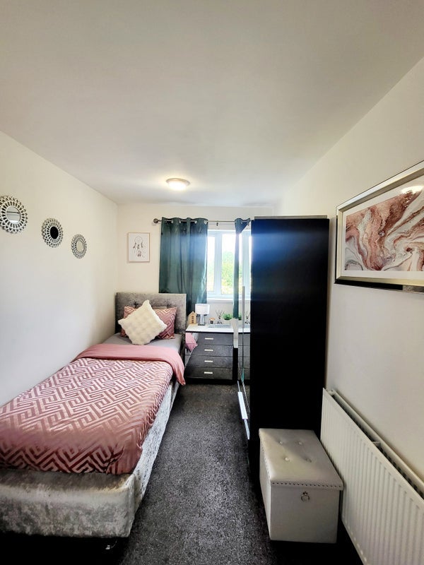 Room Simmons Drive in Birmingham