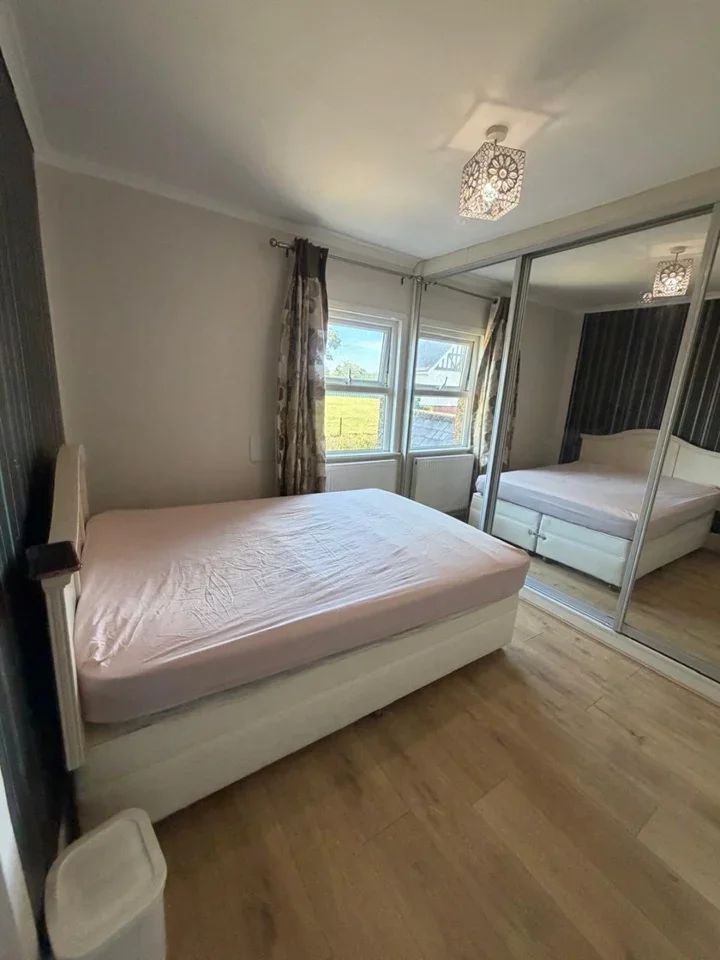 Room Field View in Greater London