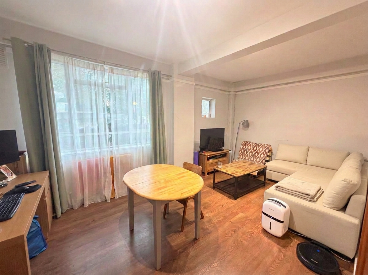 Flat Brixton Hill in Greater London