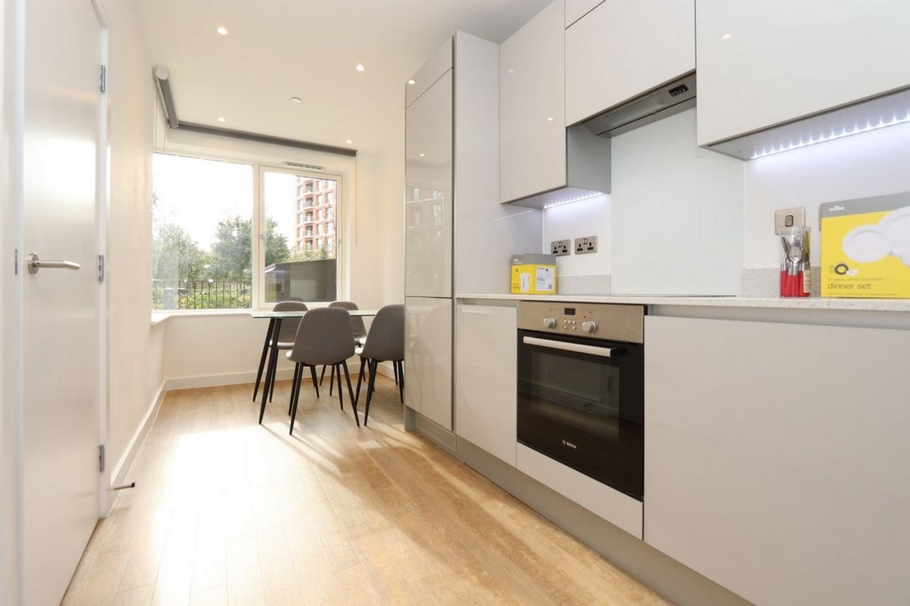 Room Globe Road in Greater London