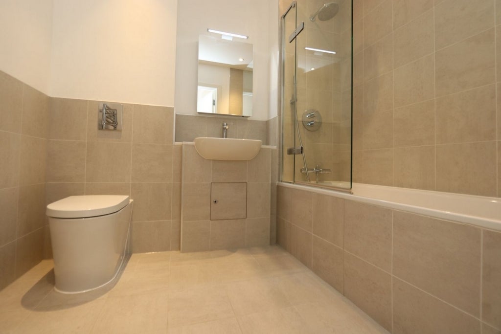 Room Globe Road in Greater London