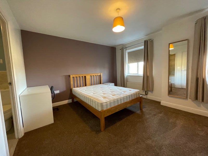 Room Rookes Crescent in Chelmsford